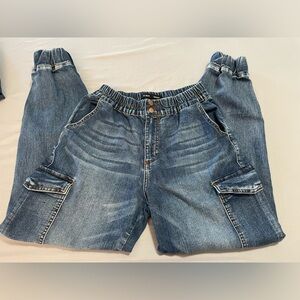 Almost Famous 👖Med  Blue Denim Jeggings with cargo Pockets with elastic waist